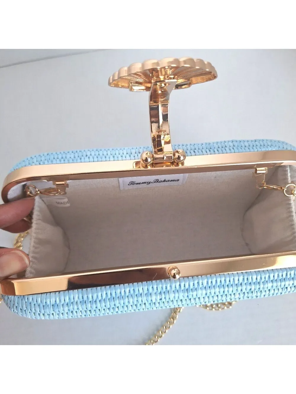NWT Tommy Bahama Light Blue Woven Shell Clasp Clutch Handbag W Gold Chain Strap